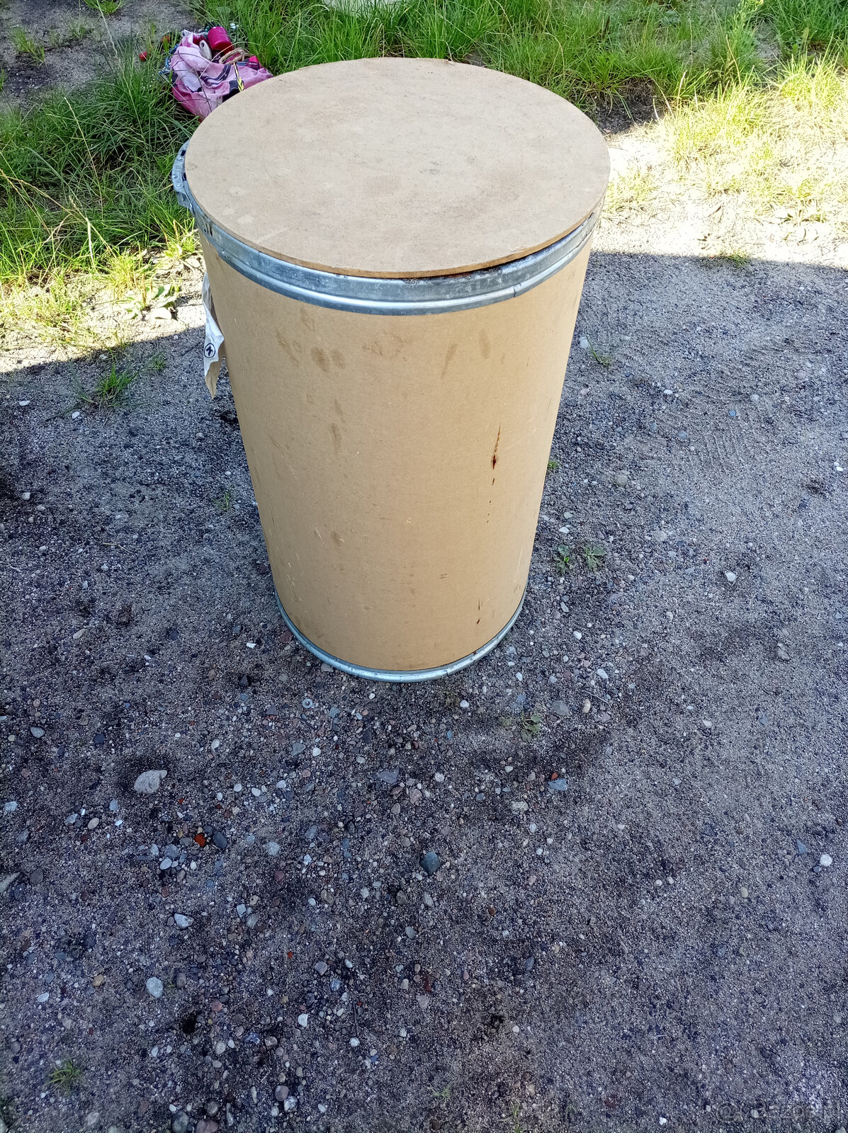 pojemnik średnica 40cm wysokość 67cm
