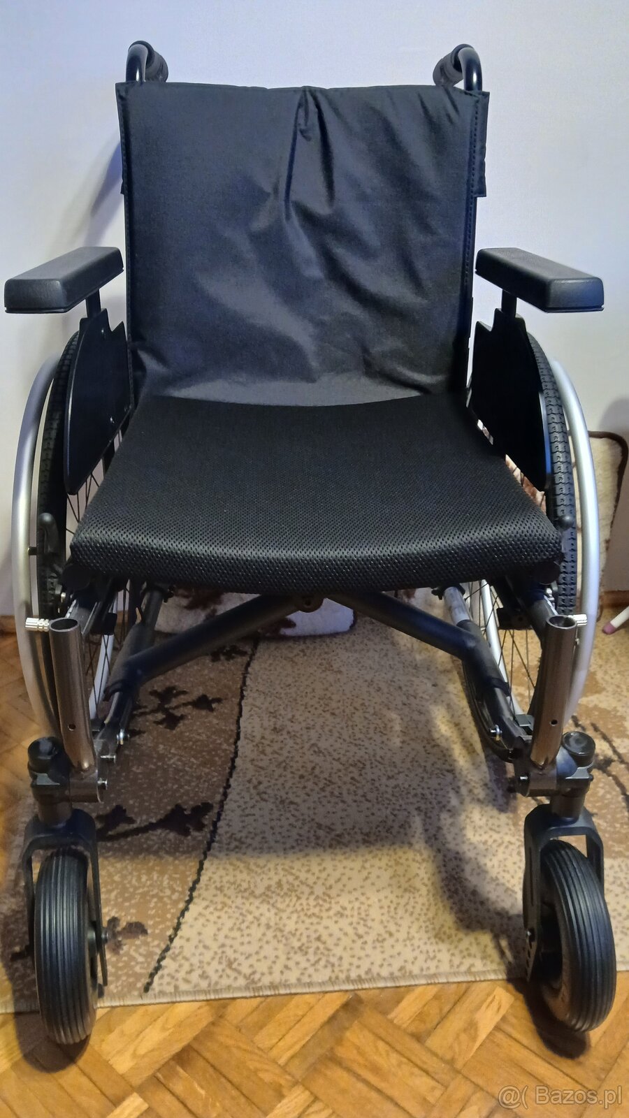 Wózek inwalidzki nieużywany