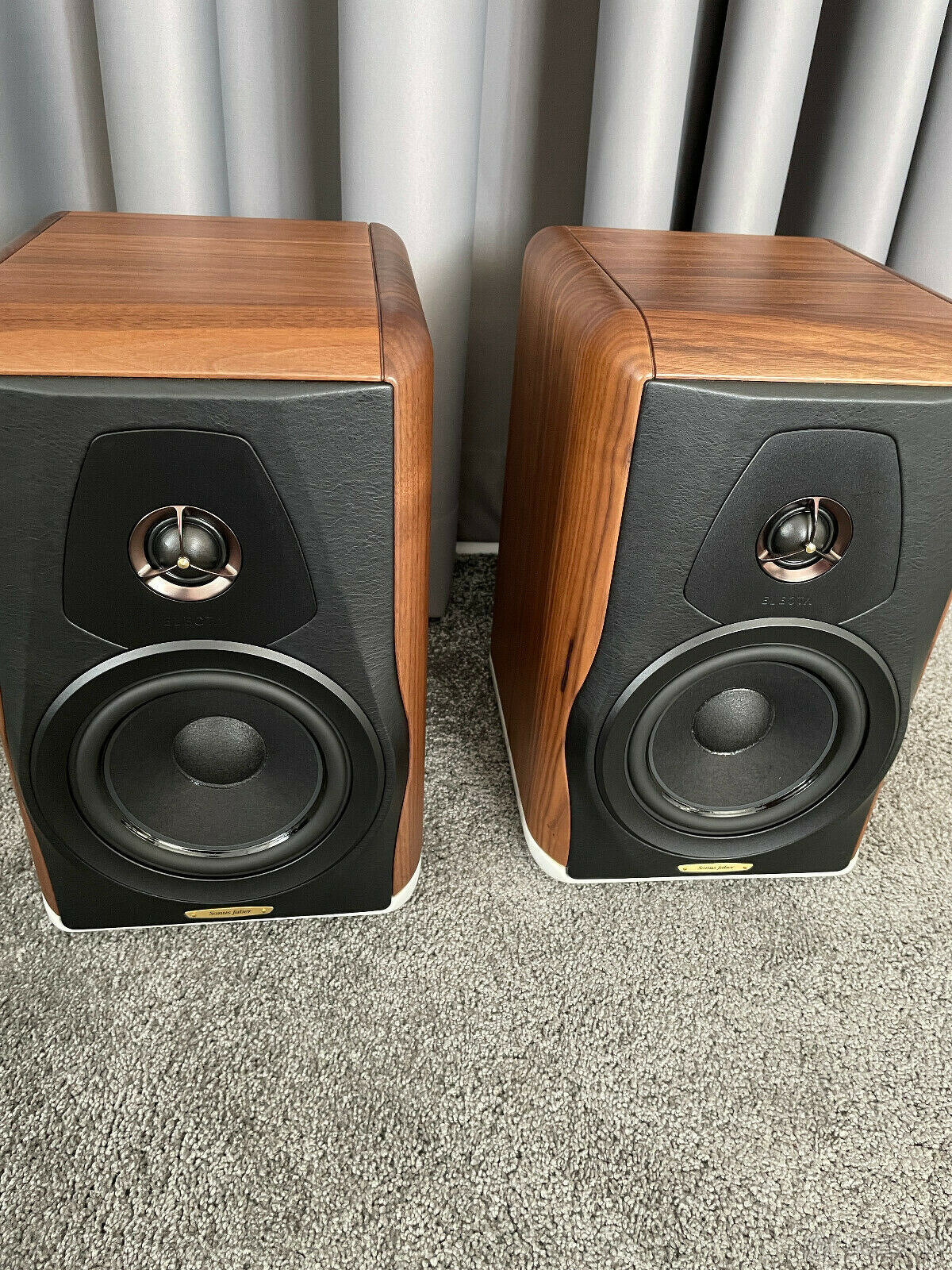Sonus Faber Electa Amator III ---- Price : 2750 EUR