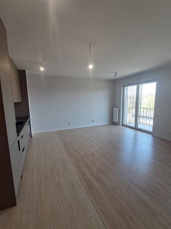 2 pokoje, 47m2, II piętro, winda, duży balkon, parking, os.