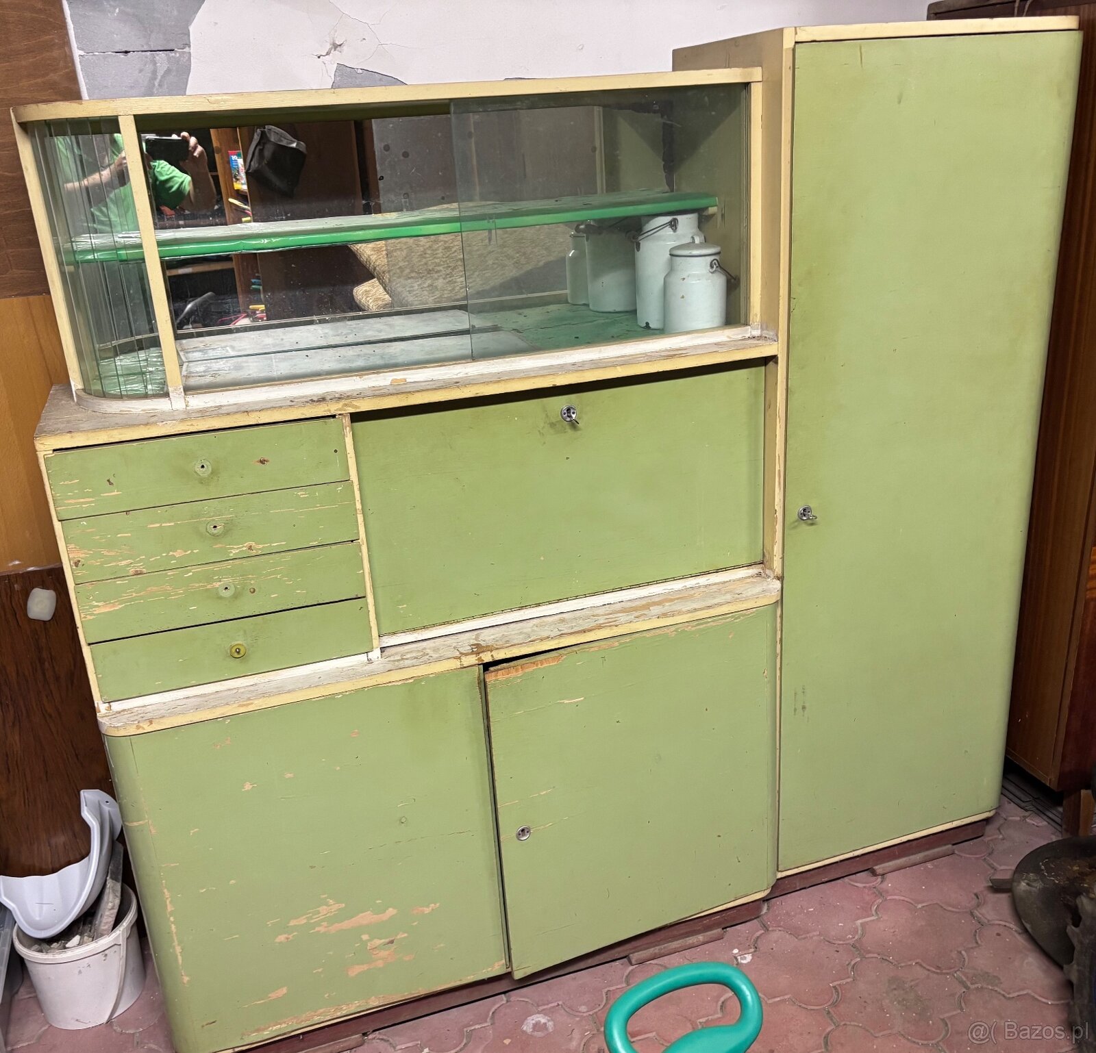 Sprzedam vintage kredens.