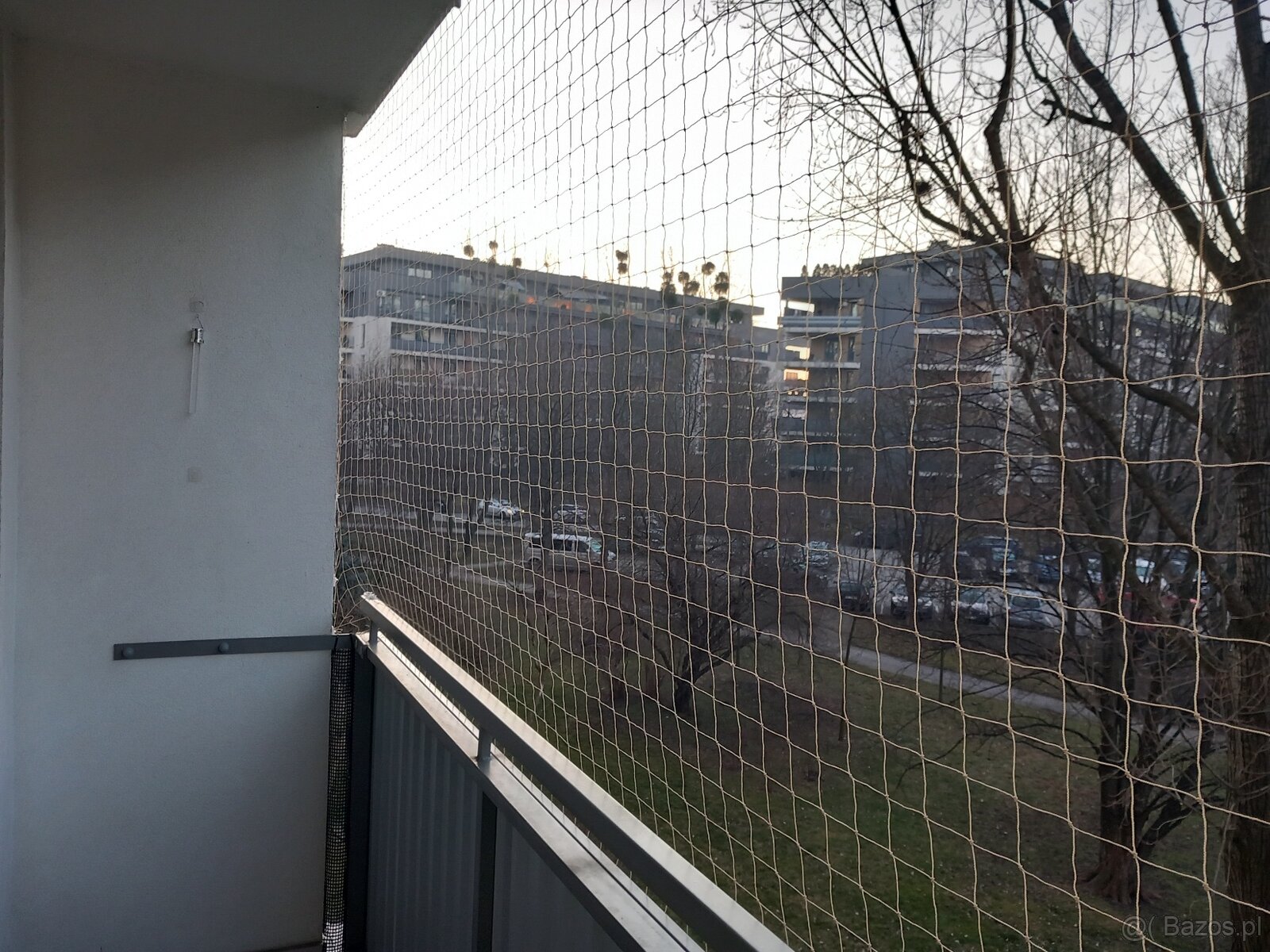 Siatka na balkon i okna dla kota na gołębie