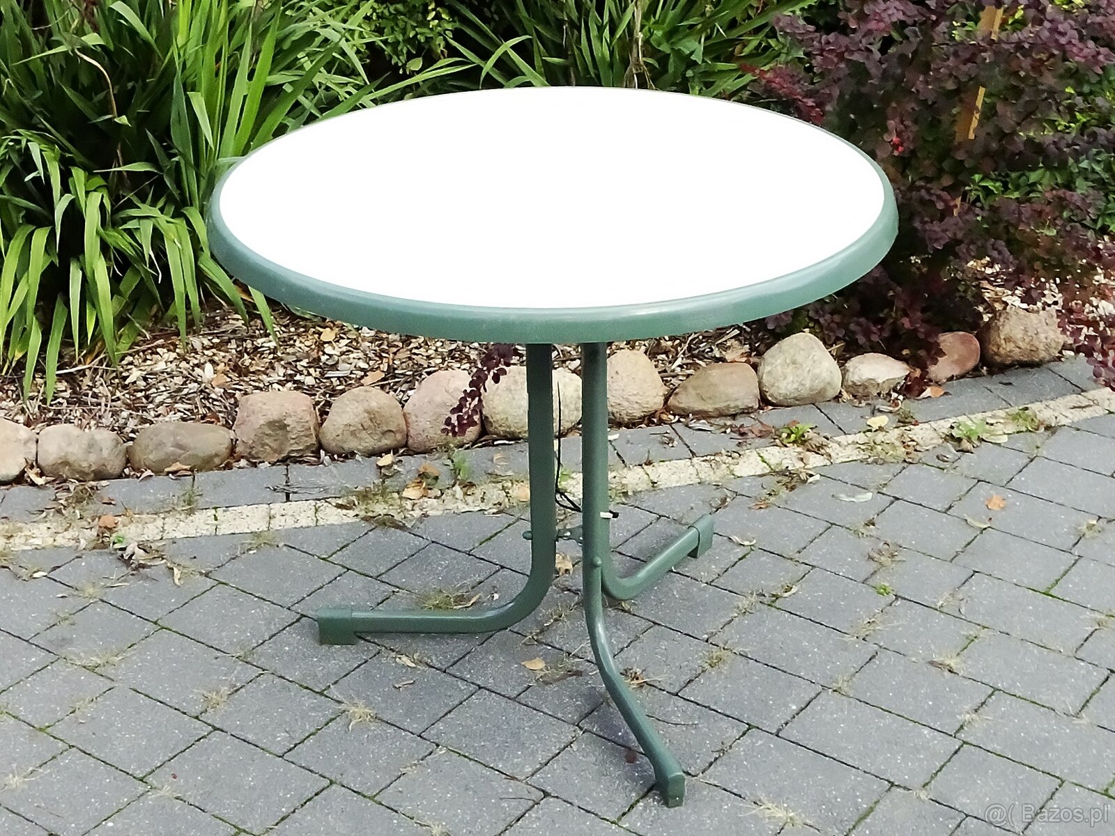 Stolik składany o średnicy 84 cm i wysokości 71 cm