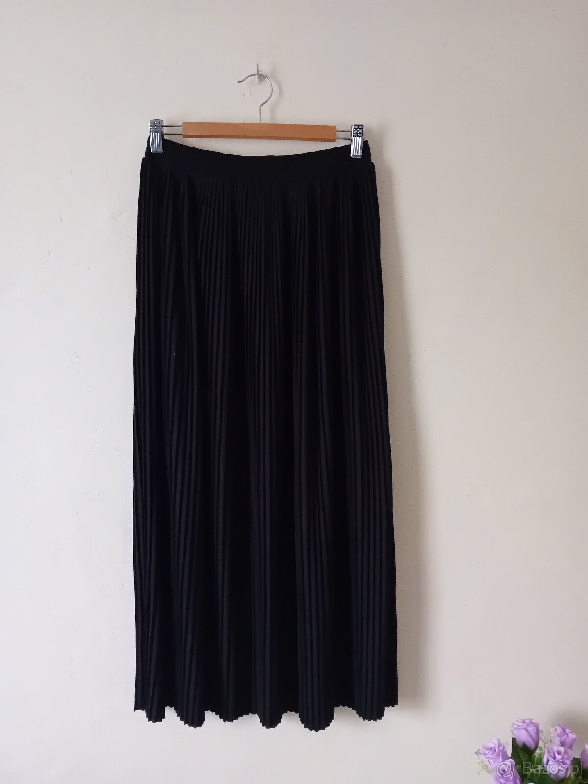Czarna długa plisowana spódnica