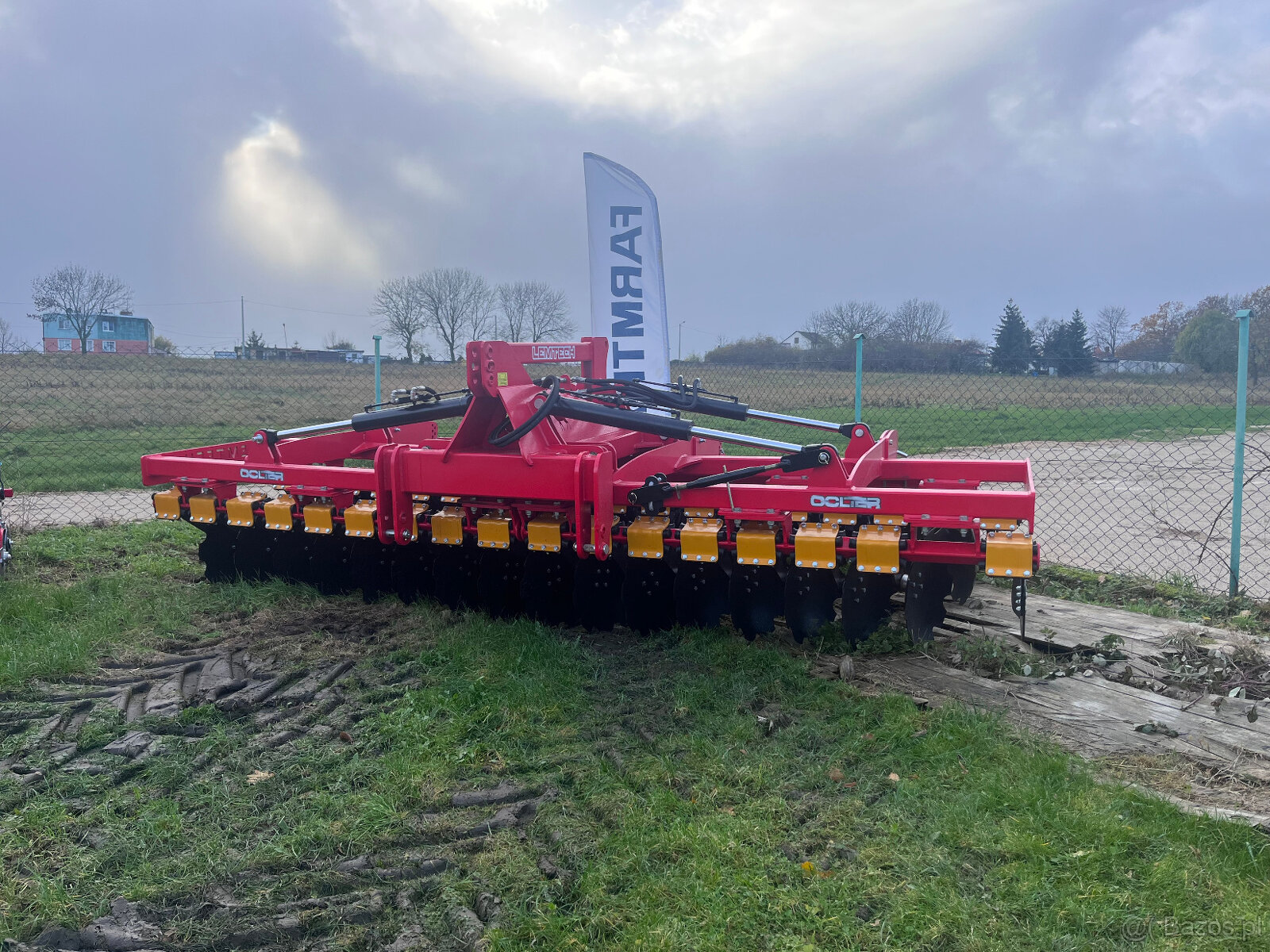 Brona talerzowa 4,0 m hydraulicznie składana,