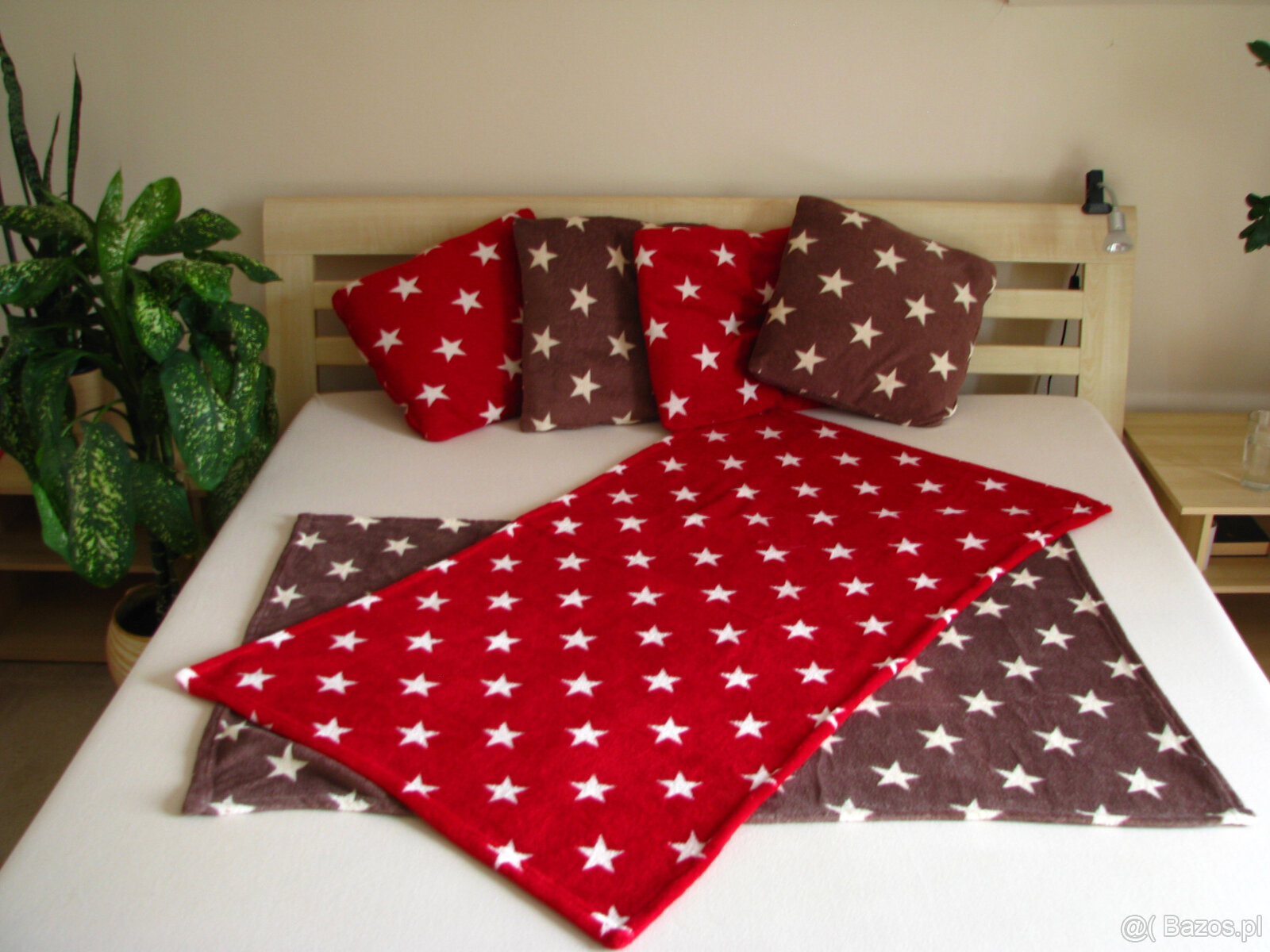 Dekoracyjne pluszowe poszewki 45x45 gwiazdki 6 szt + kocyki