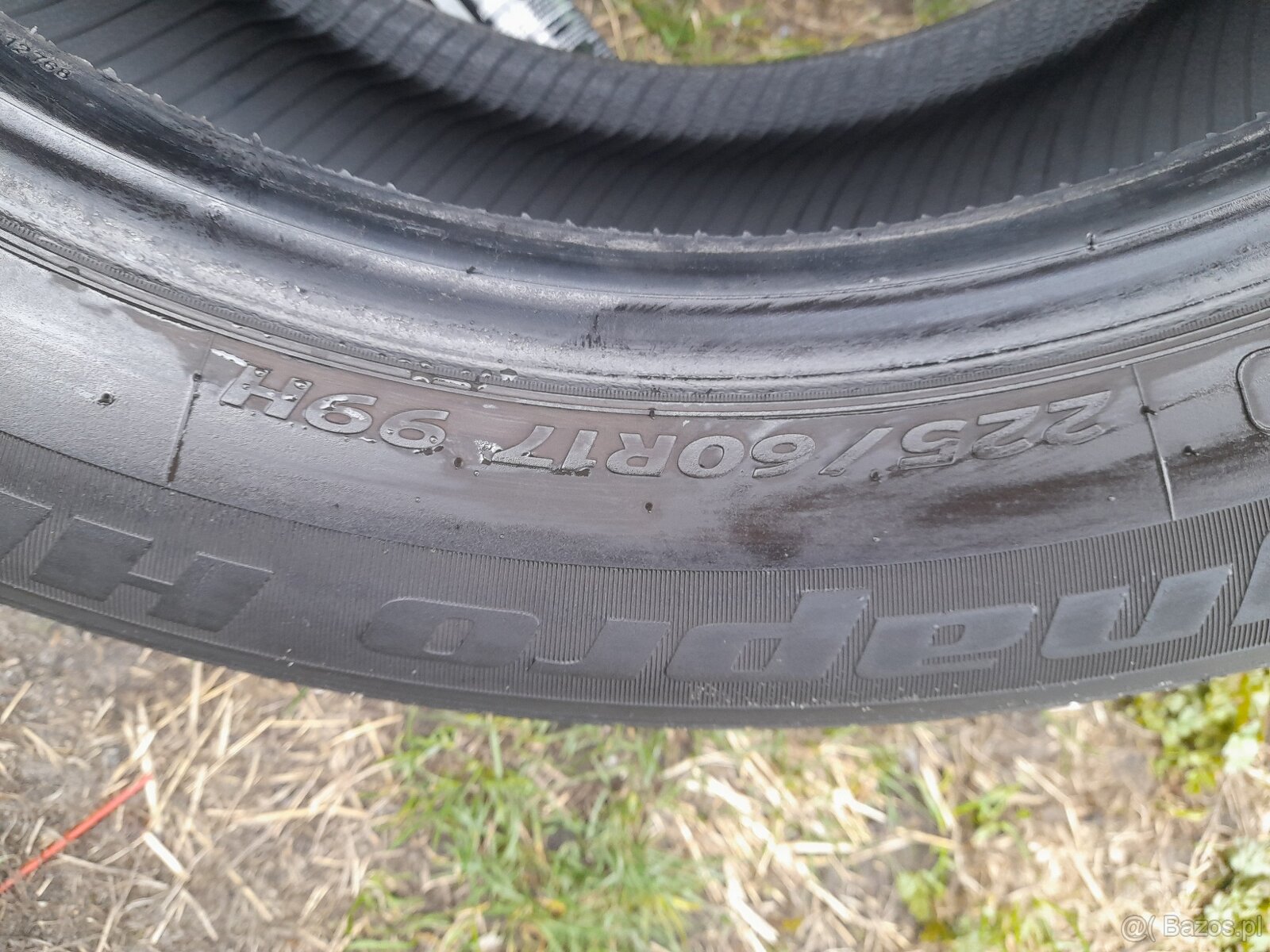 Sprzedam oponę jedna hankook cena 50 zł 225/70/17 stan opony