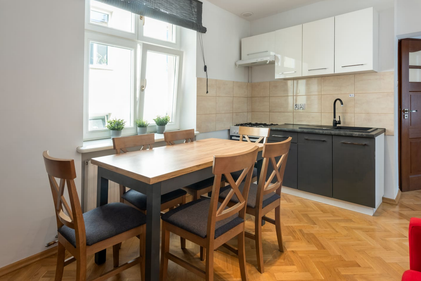 Urokliwy apartament z 3 sypialniami przy Rynku Głównym