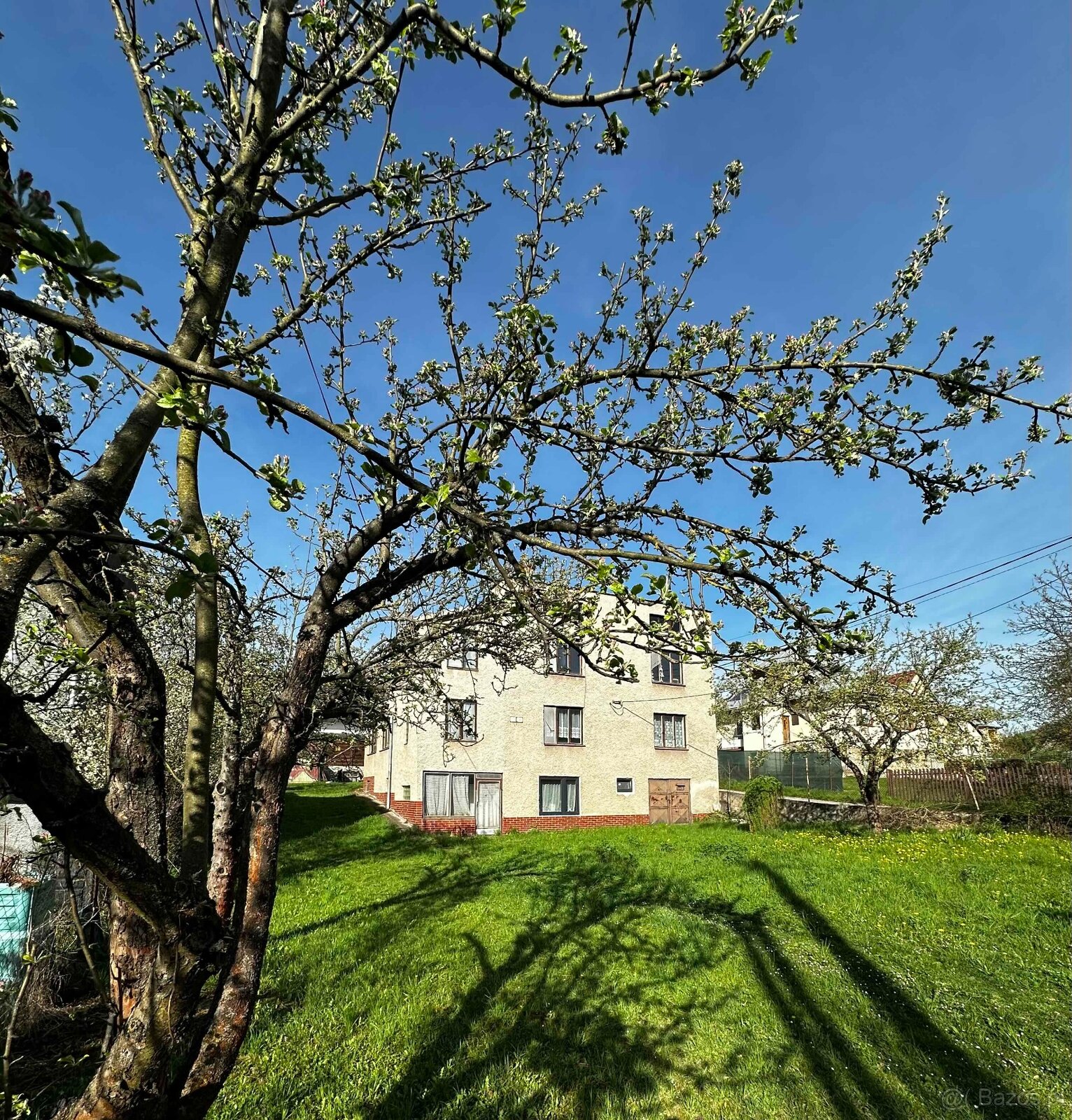 Dom rodzinny na sprzedaż w Lipanach, aquapark w mieście