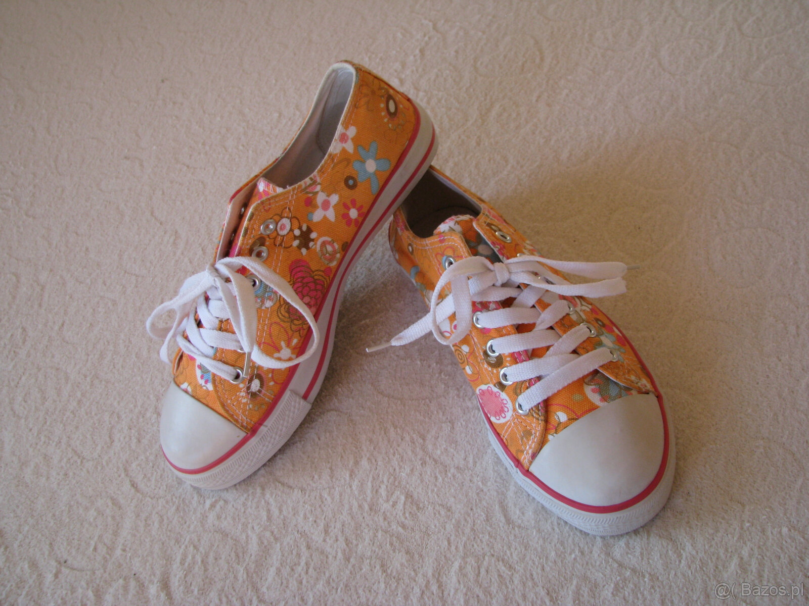 Tenisówki, półtrampki trampki z motywem kwiatowym Viva r. 40