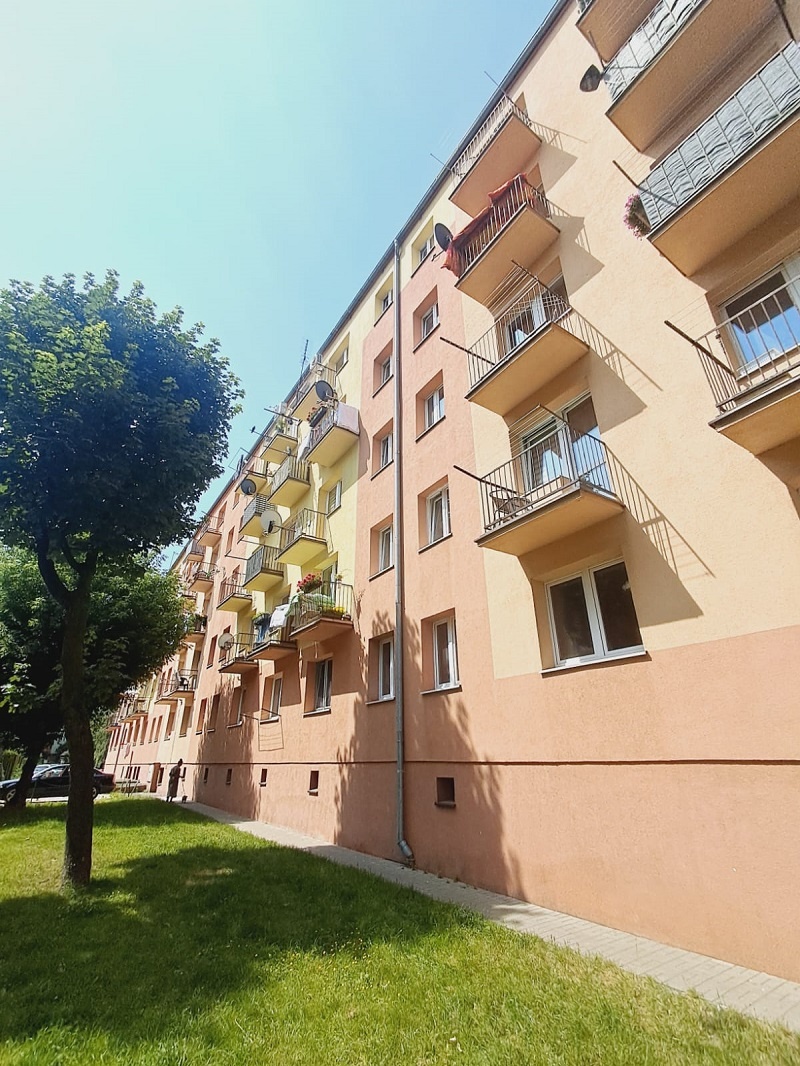 2 pokojowe mieszkanie, 42,4 m², parter, do remontu – Centrum