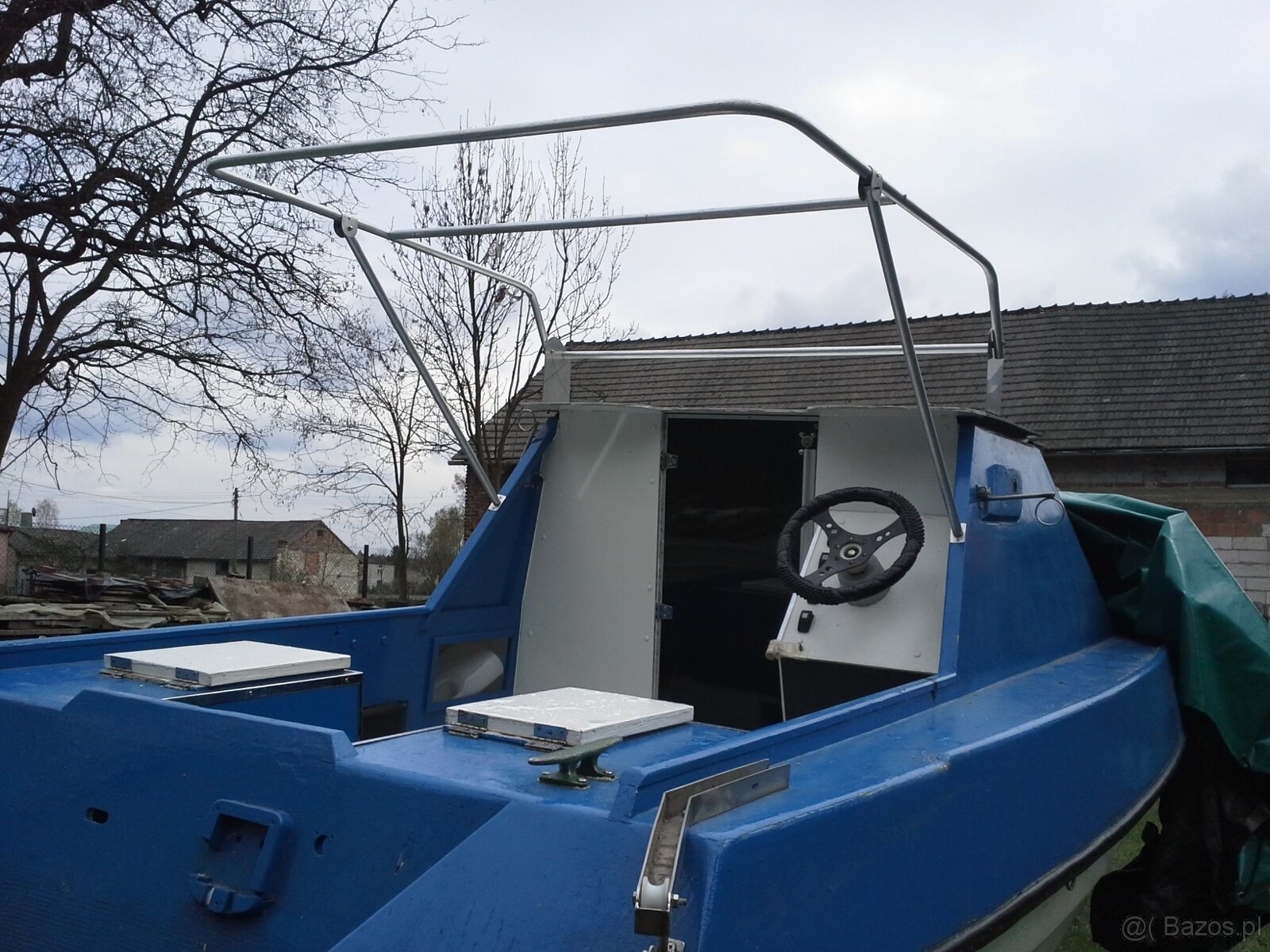 Łódż wędkarska kabinowa