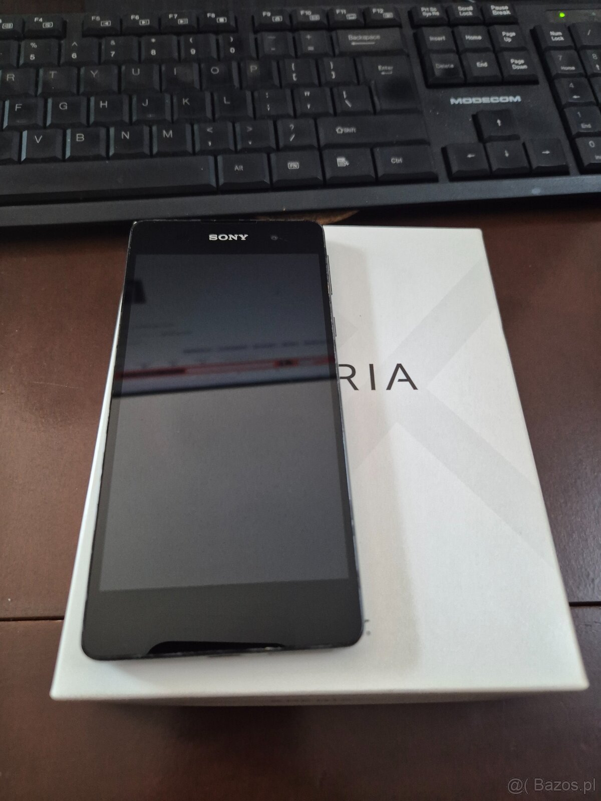 Sprzedam telefon komórkowy SONY Xperia E5 (2)