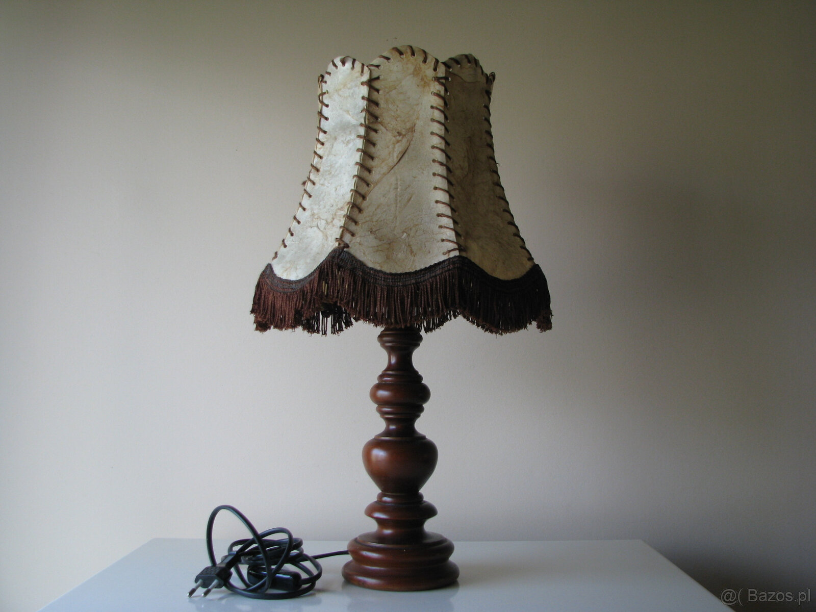 Stara lampa stołowa stojąca abażur skóra naturalna frędzle
