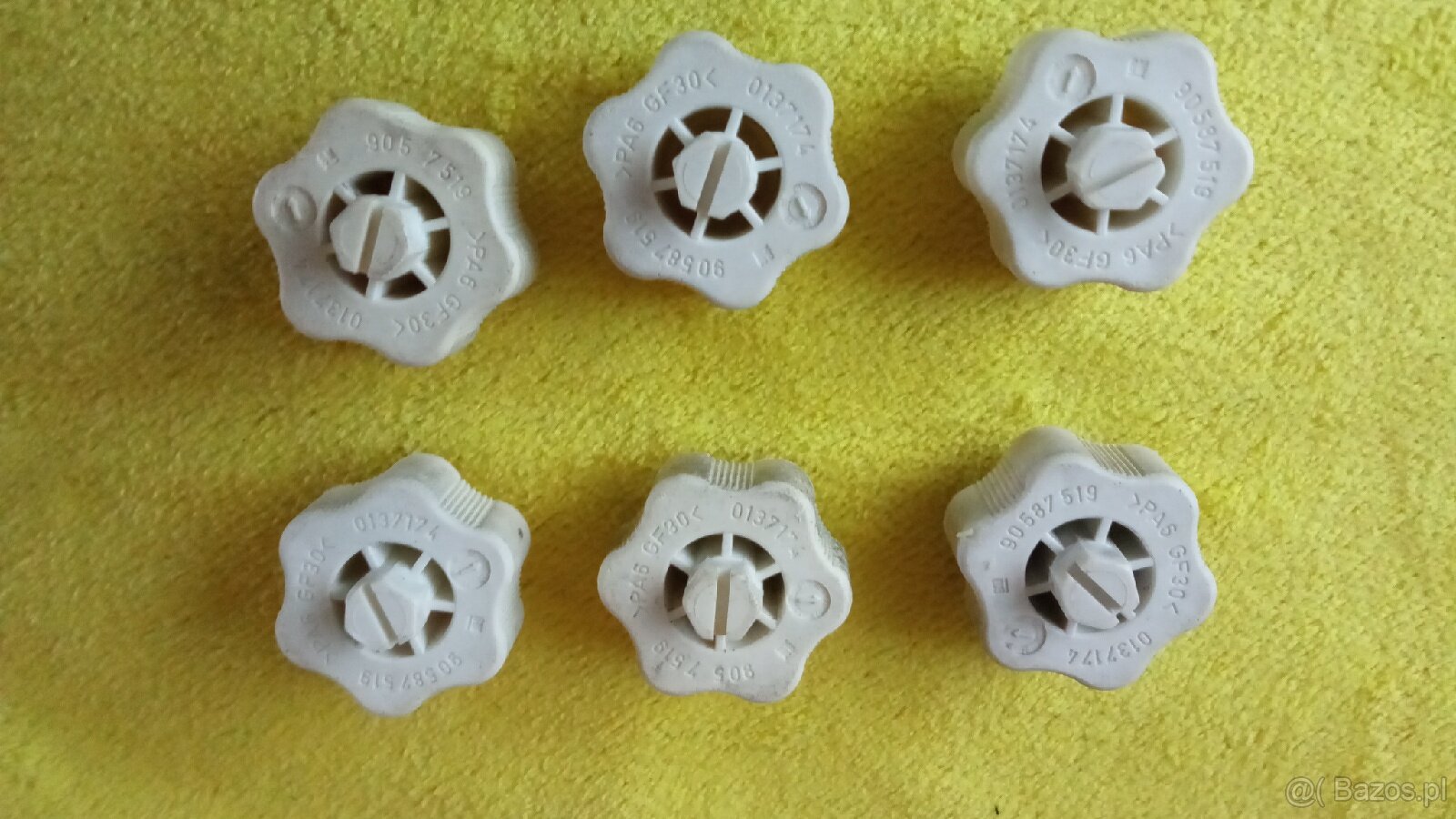 Nakrętka przykręcenia tylnej lampy opel astra g hachback