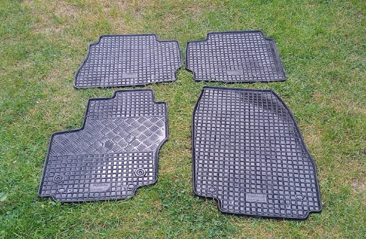 Gumové koberečky Ford Mondeo MK4