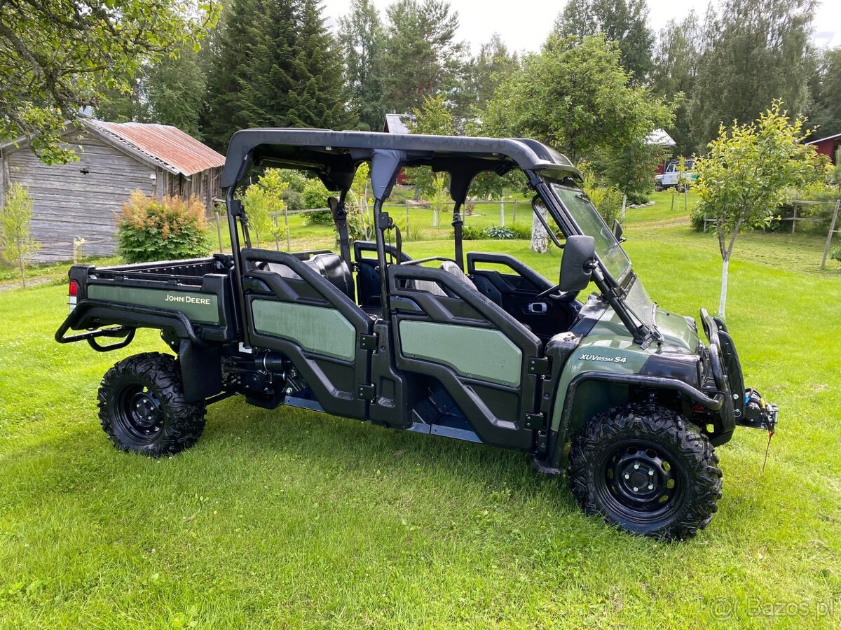 John Deere Gator 4x4