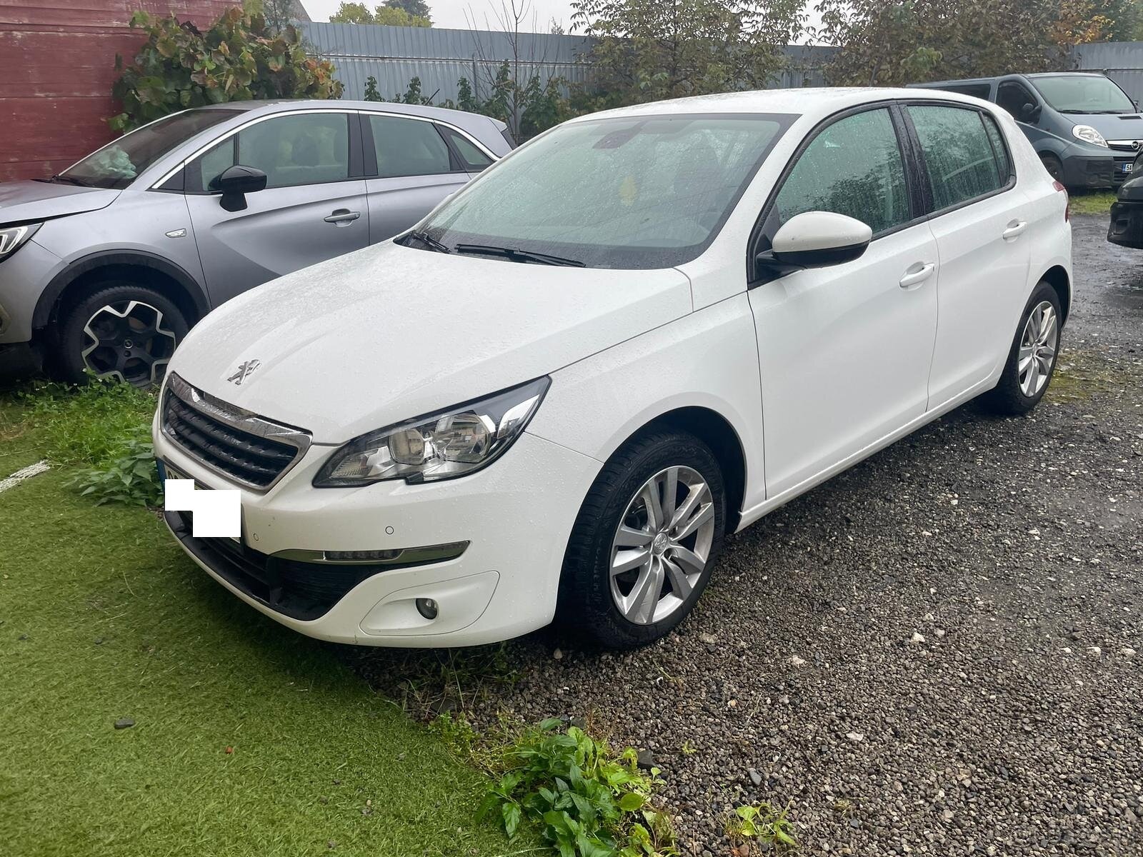 Peugeot 308 1.2 i 81kw, r.11/2015, klimatyzacja, uszkodzony