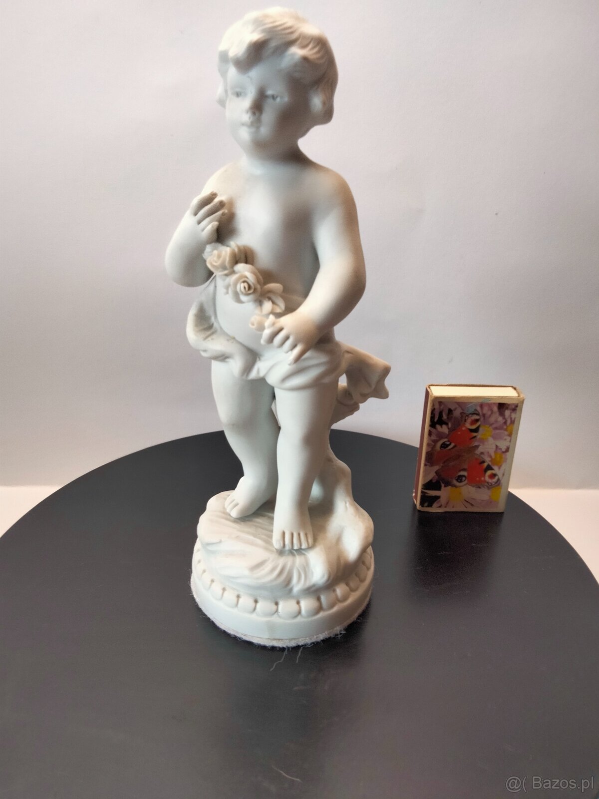 Stara sygnowana porcelana figura Putto