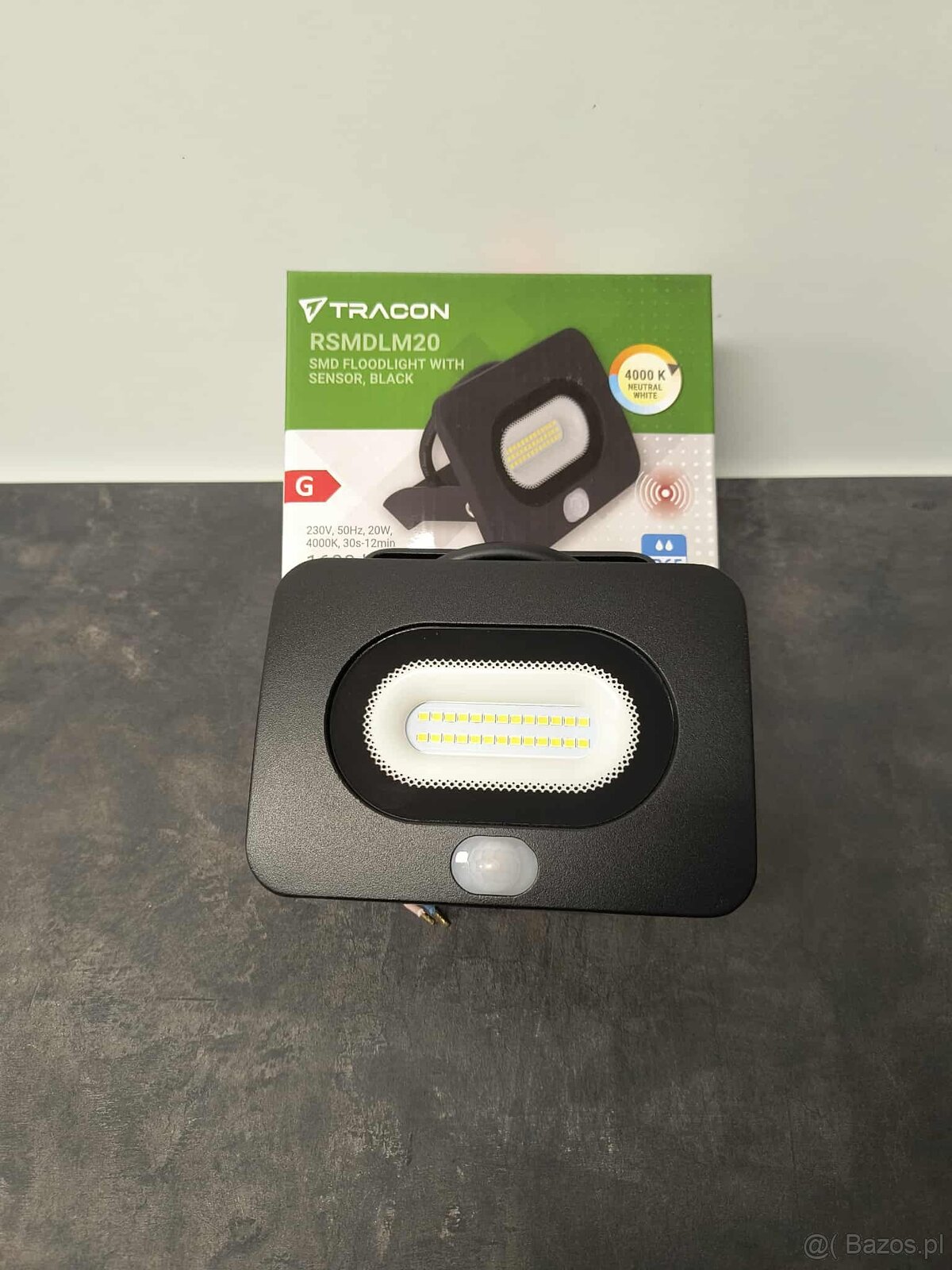 Reflektor Tracon SMD LED, czarny, z czujnikiem ruchu