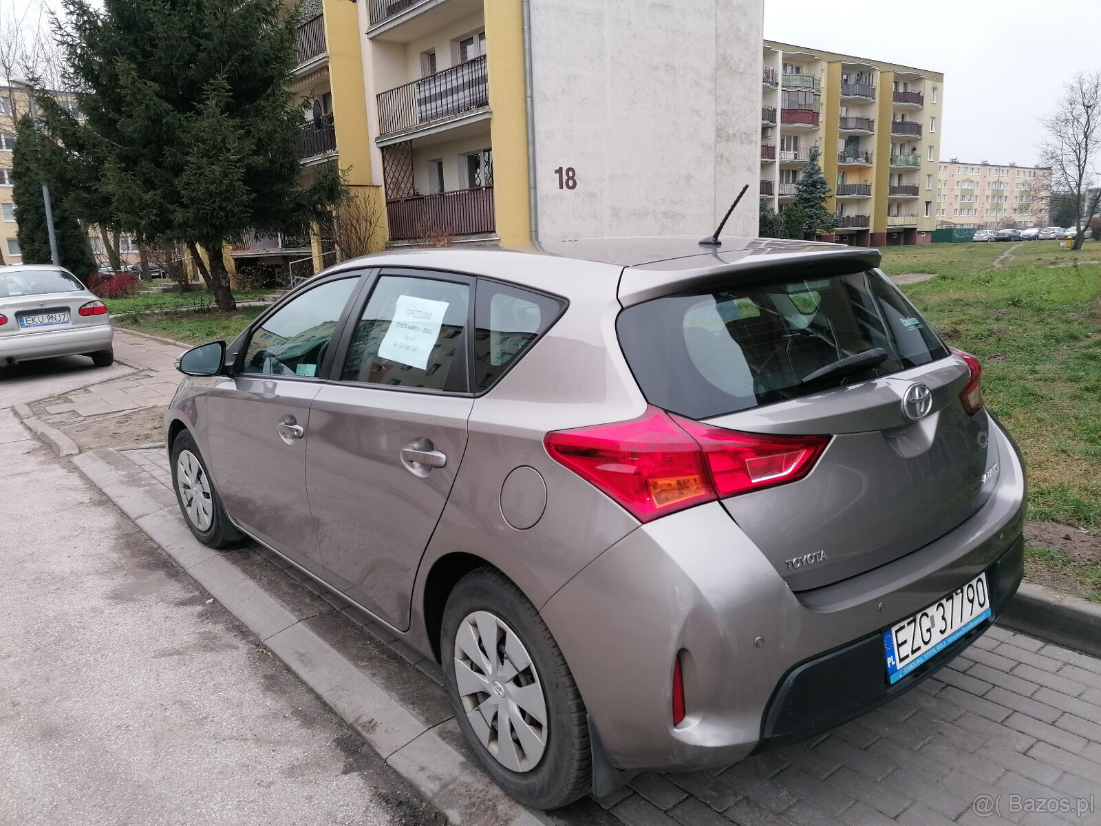 Sprzedam Toyotę Auris Active II -2013