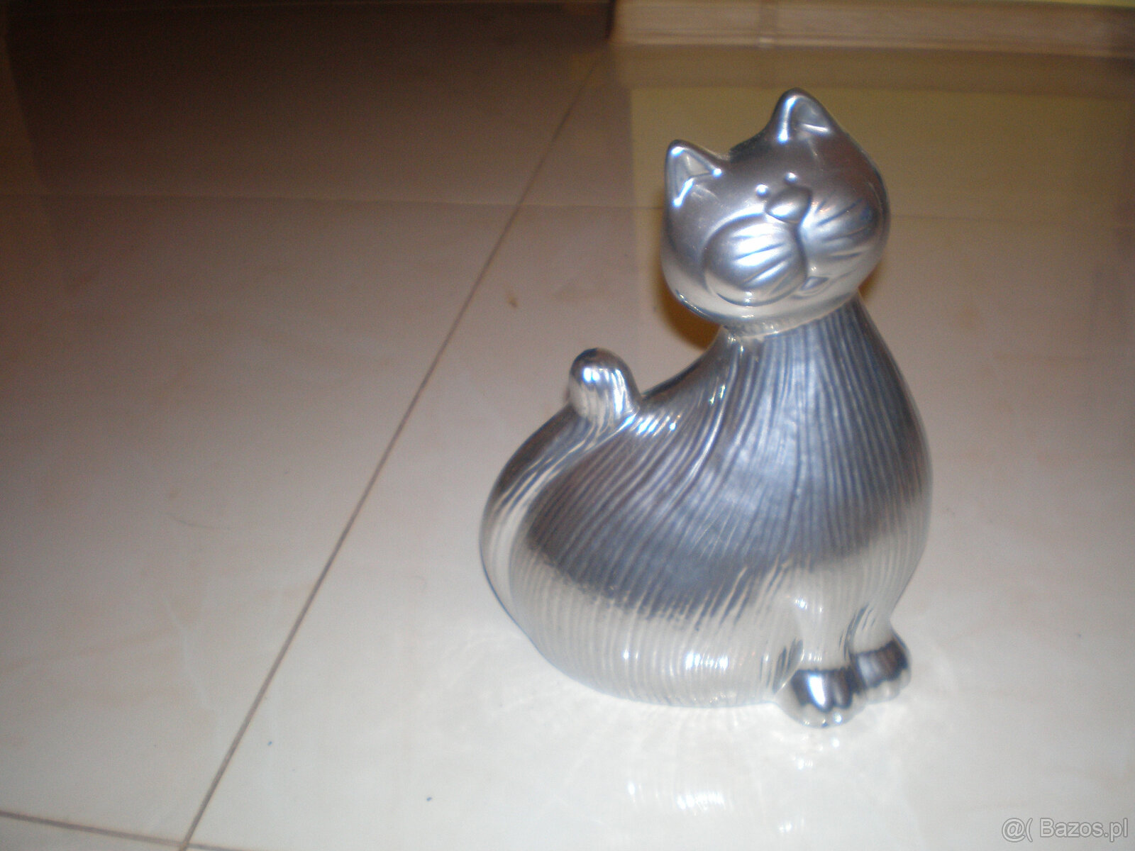 Sprzedam figurkę kota w kolorze popielatym, nowy, stan ideal