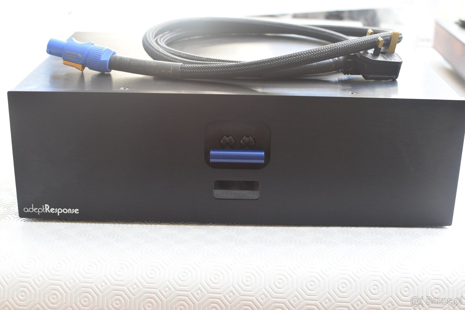 Audience Adept Response AR12 - (Price: 1500 EUR)