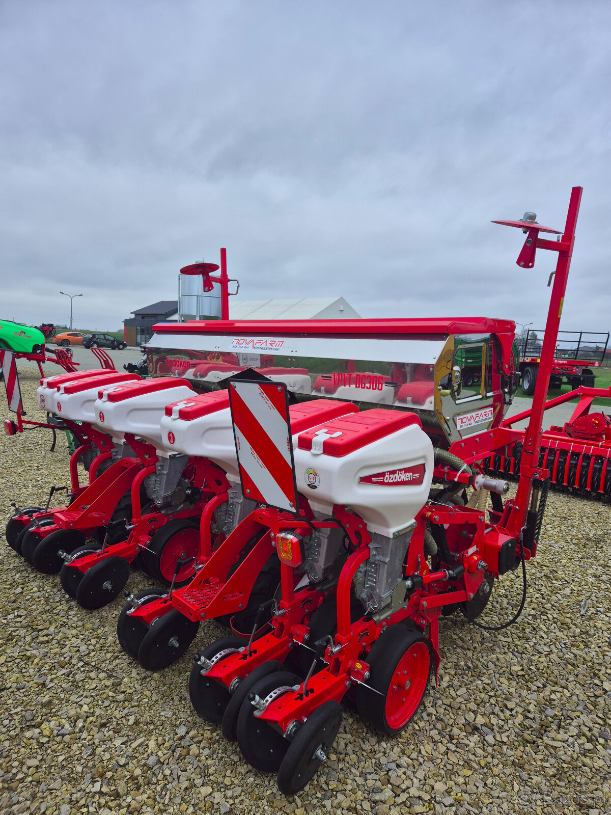 Siewnik do kukurydzy 6 rzędów na ramie półteleskopowej OZDOK