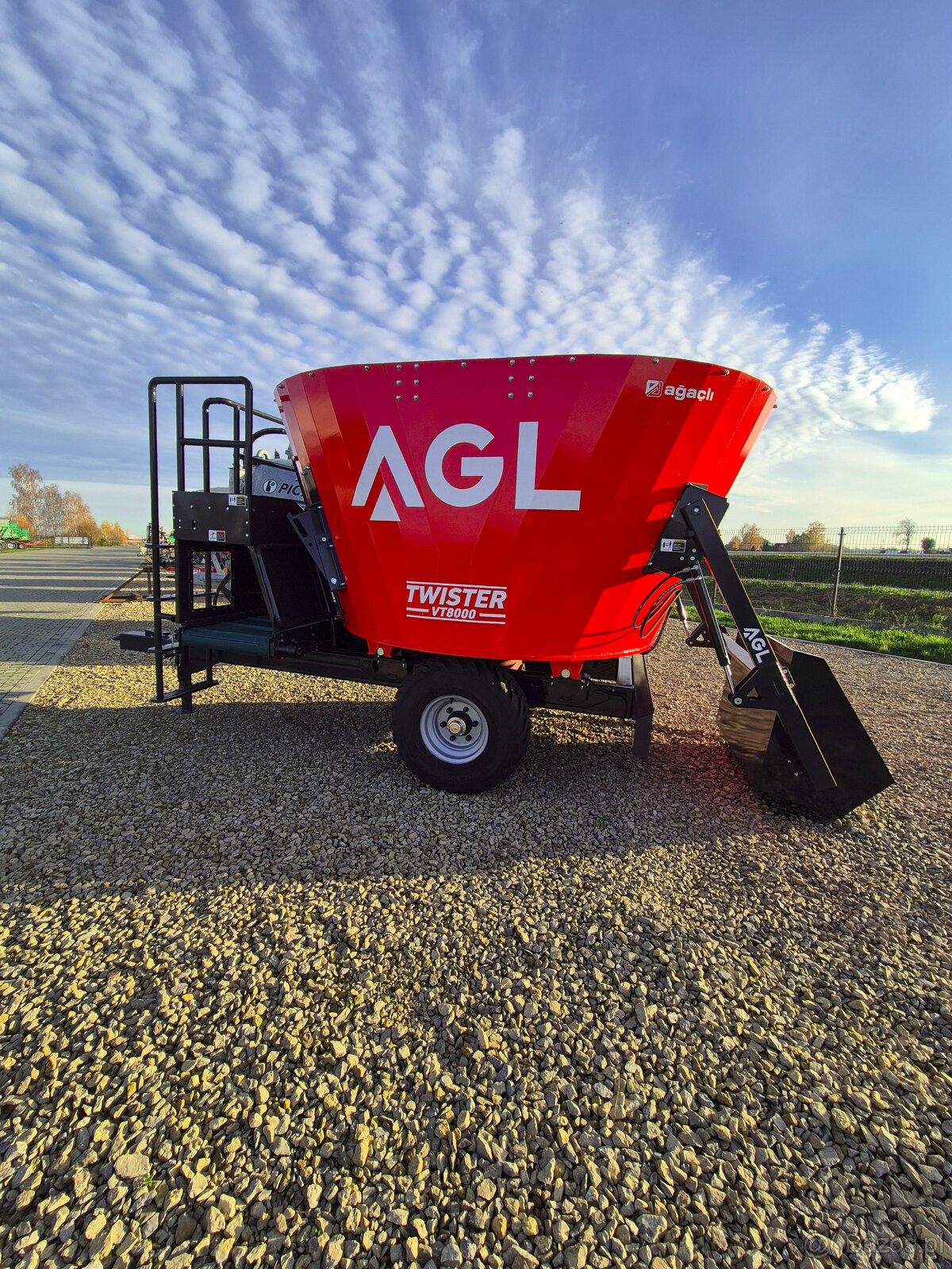 Wóz paszowy AGL 8m3 z tasmą z przodu paszowóz z łyzką do zał