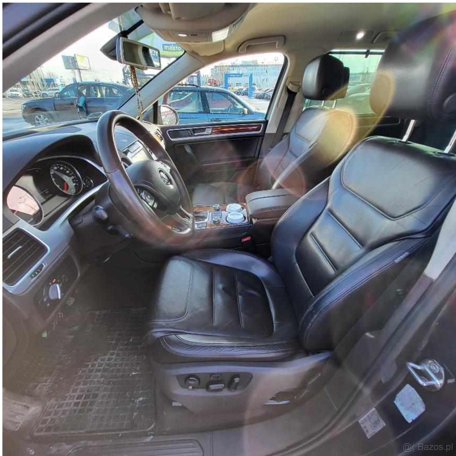 Sprzedaż samochodu osobowego Volkswagen Touareg