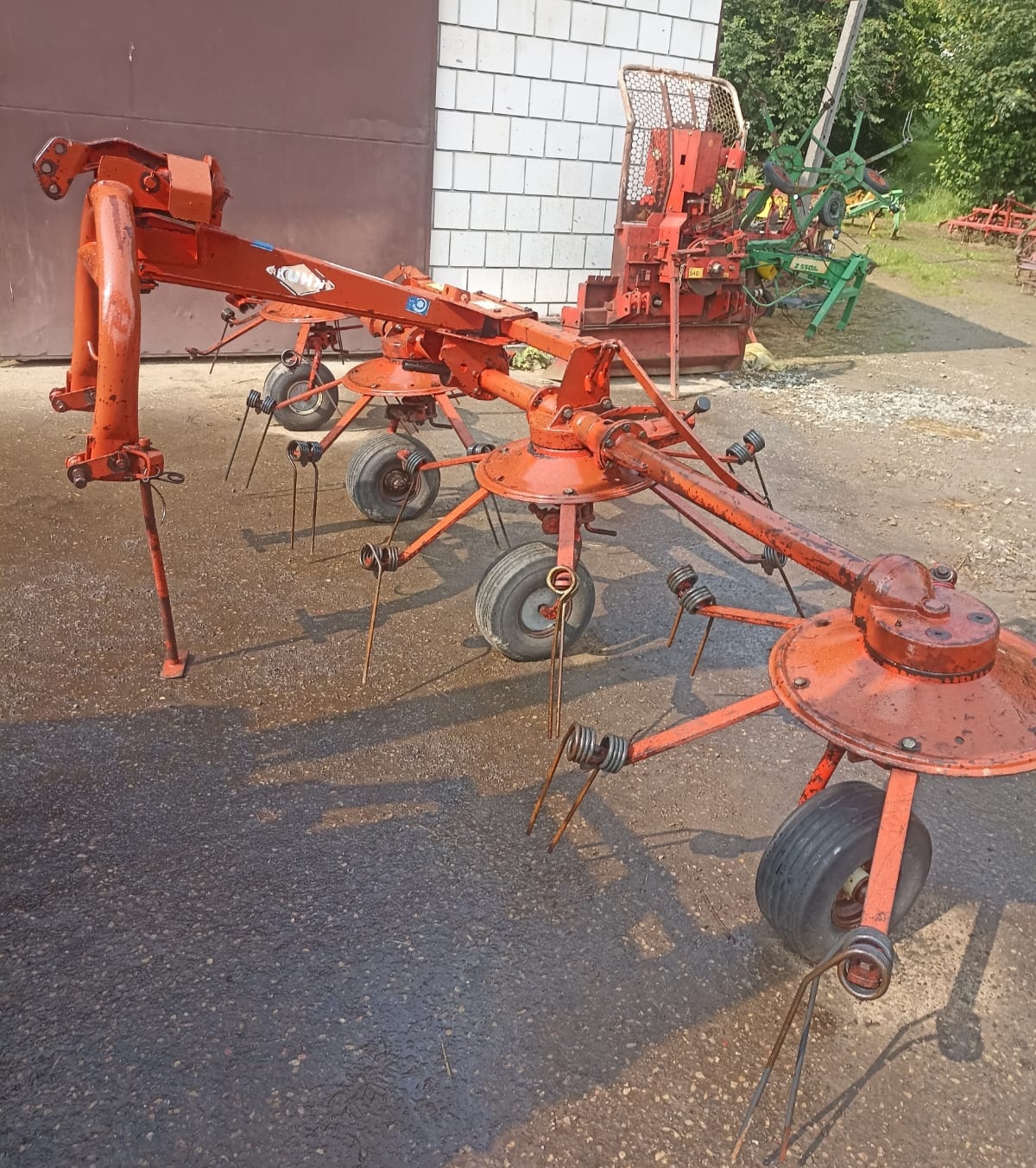 Przewracarka przetrząsacz karuzelowy Kuhn GF 5000M