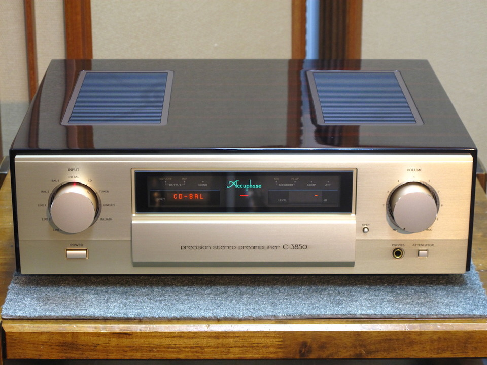 Accuphase c-3850 ( Price : 7000 EUR )