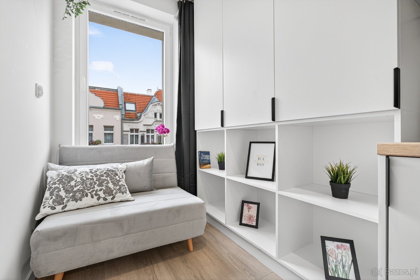 Nowoczesny pokój z łazienką przy uczelni.