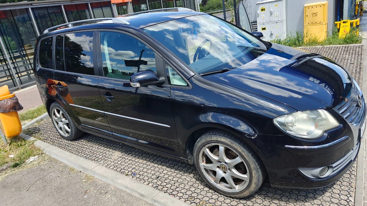 Volkswagen Touran 2.0 tdi automat stan bardzo dobry.