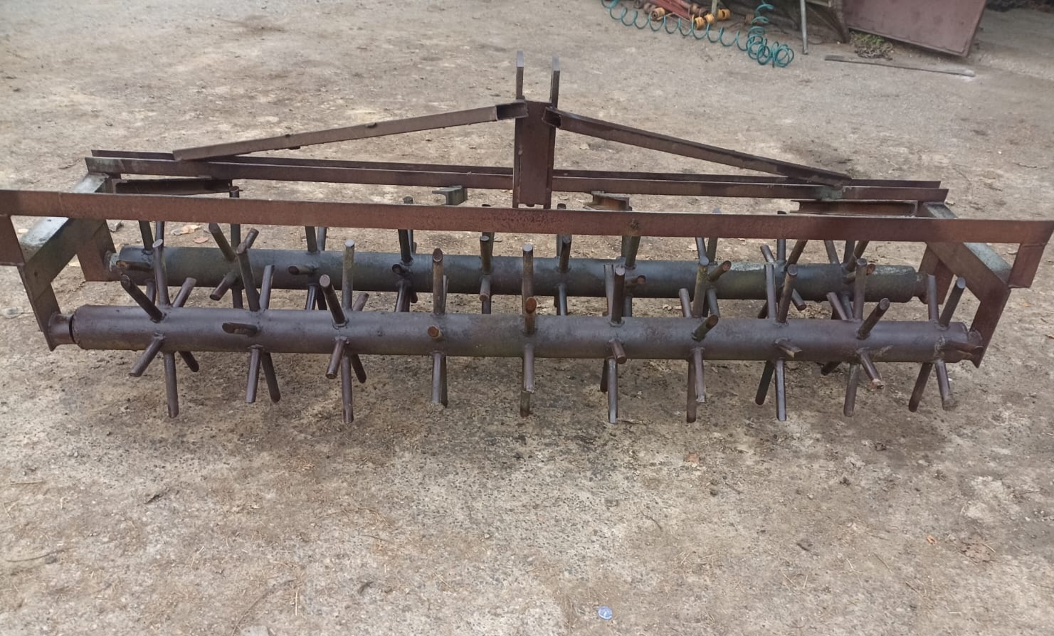 Podwójny wał z agregatu uprawowego