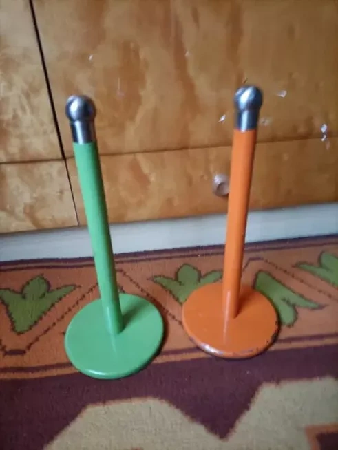 Stojak na ręczniki papierowe