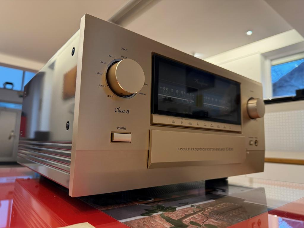 Accuphase E-800 ( Price: 5000 EUR )