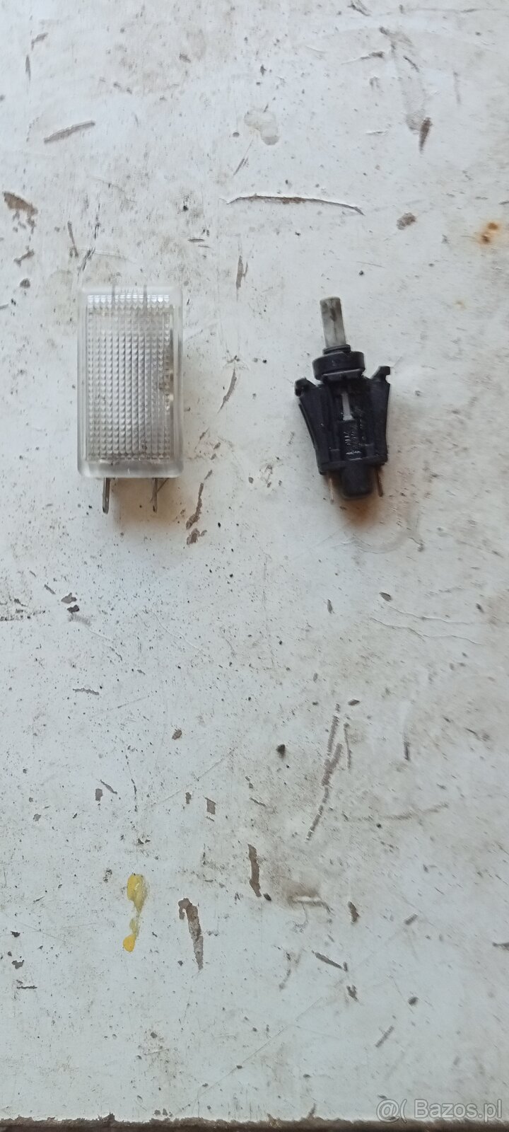 Włącznik i lampka schowka