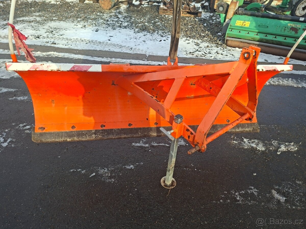 Pług do odśnieżania do minitraktora