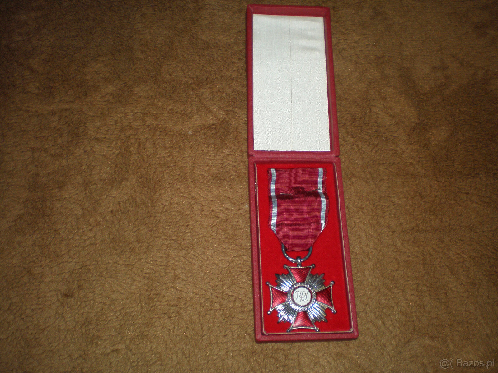 Sprzedam srebrny krzyż zasługi z okresu PRL, używany, cena 4