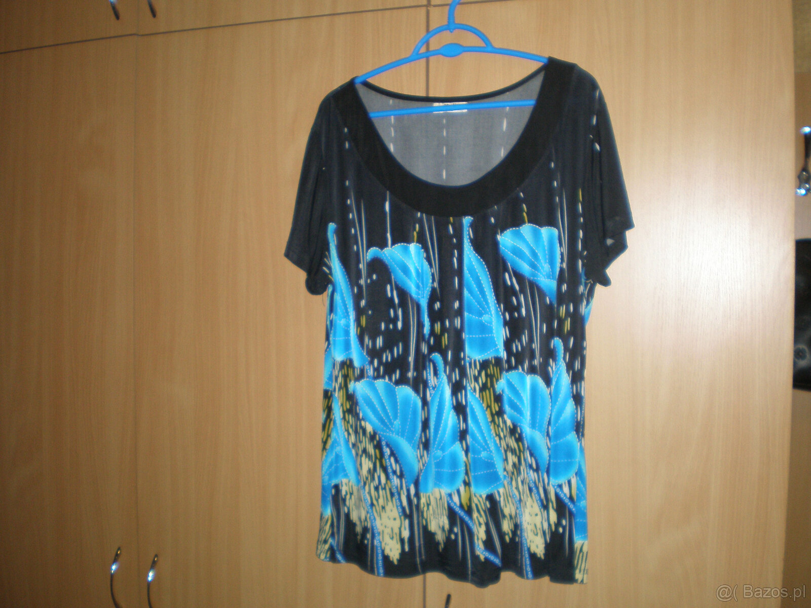 Sprzedam bluzkę damską rozmiar 44, używaną, stan dobry.