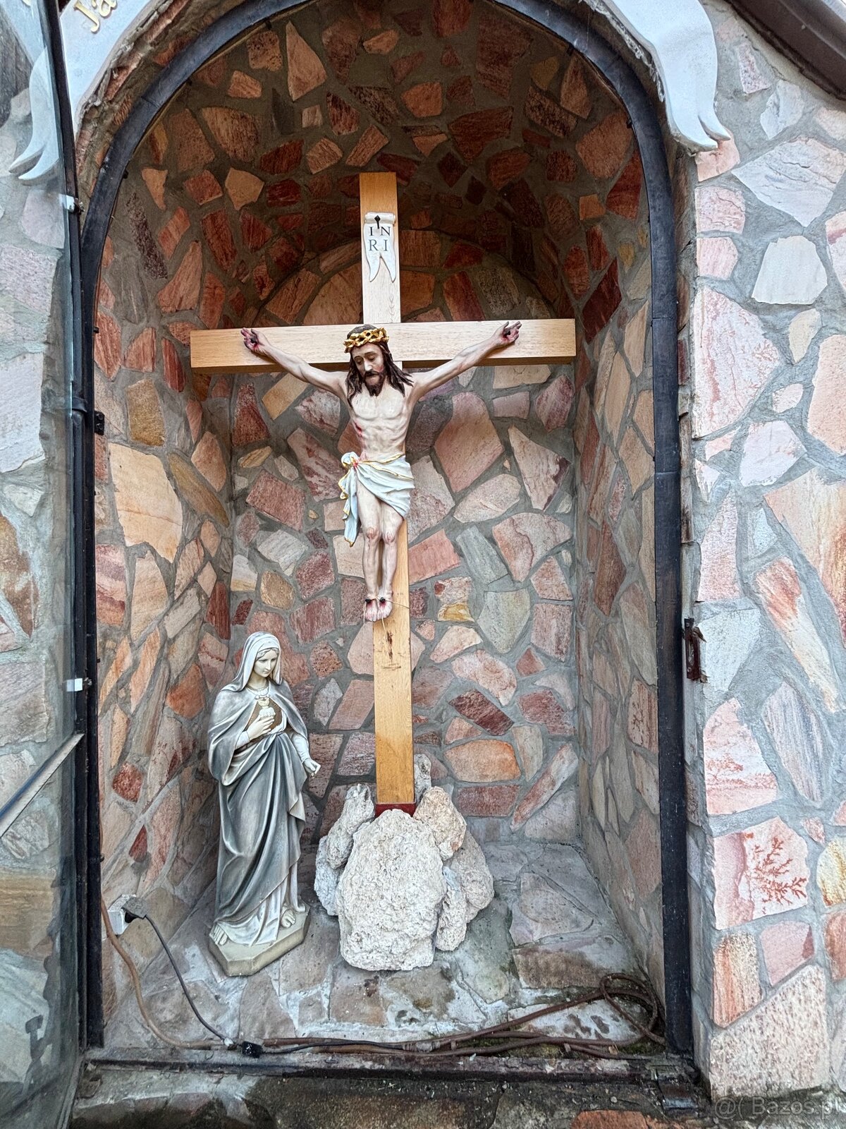 Swiety drewiany krzyz