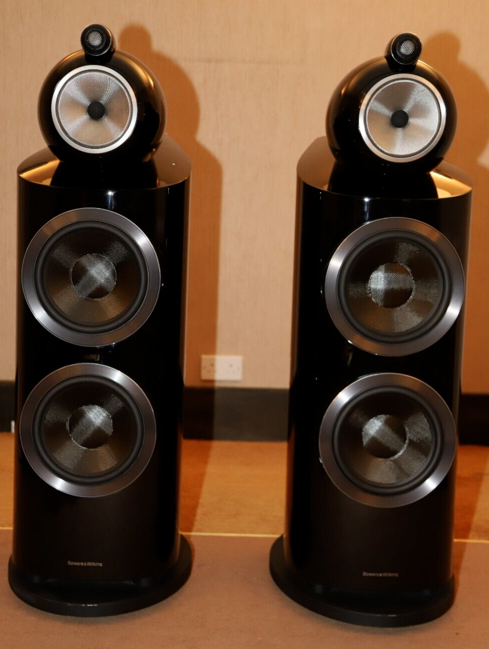 Bowers & Wilkins B&W 800 D3 ( Price: 7500 EUR )