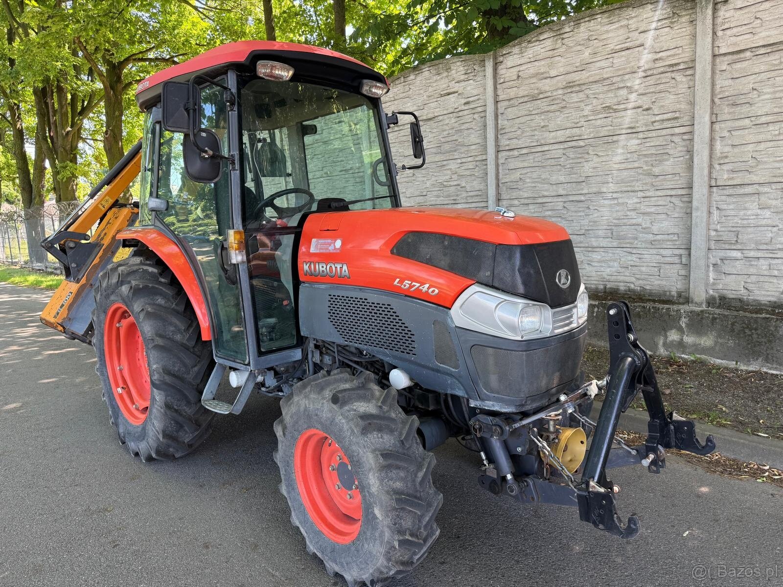 Ciągnik rolniczy - komunalny -sadowniczy  Kubota L5740 rok p