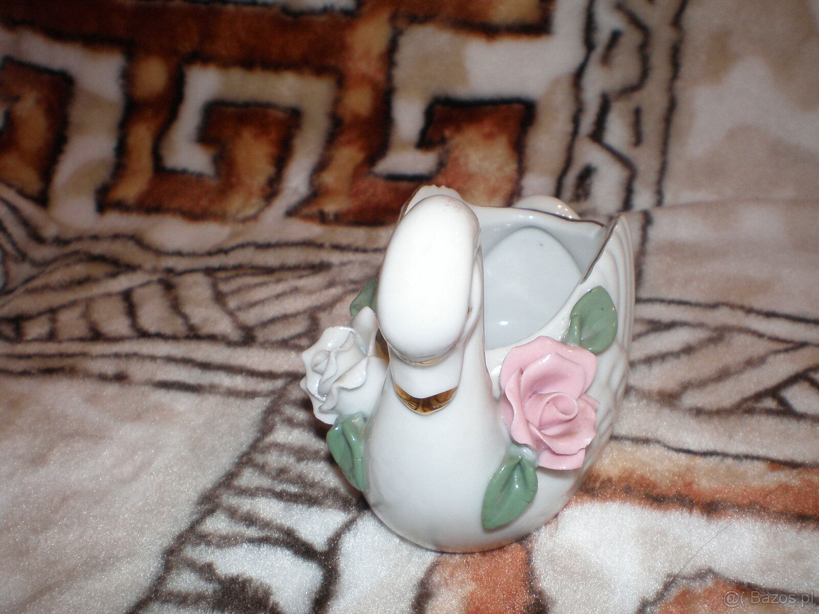 Sprzedam figurkę ceramiczną biały łabędź, stan dobry.