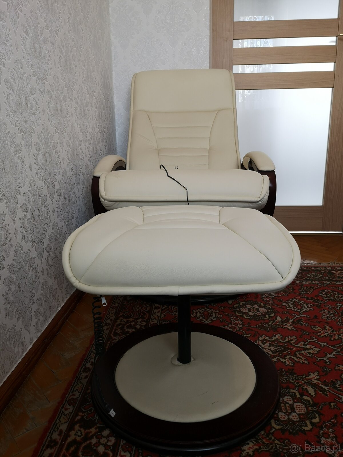 Fotel do masażu z podnóżkiem firmy Beck-model Elegance KM-07