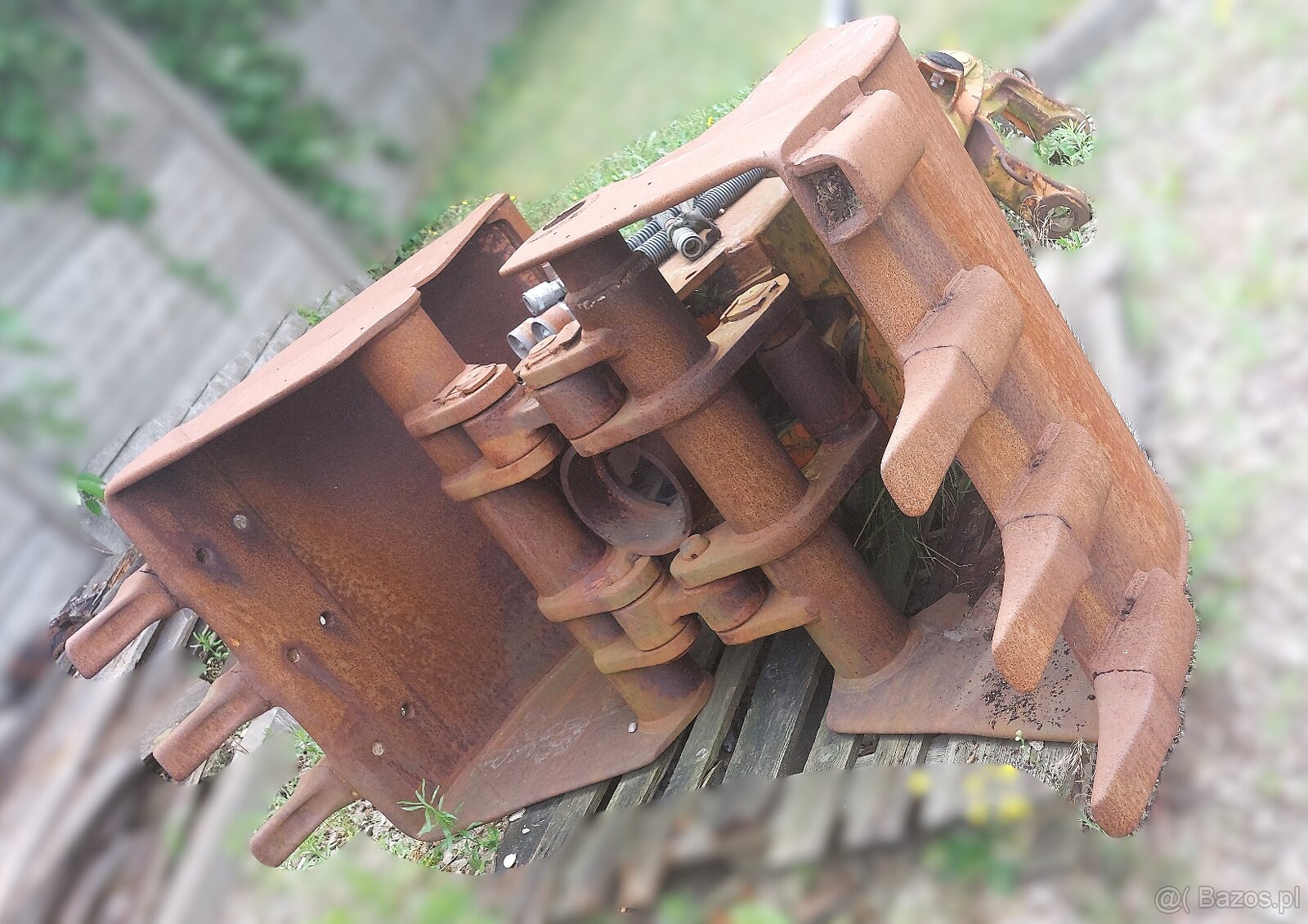 Hydrauliczny chwytak dwuszczękowy