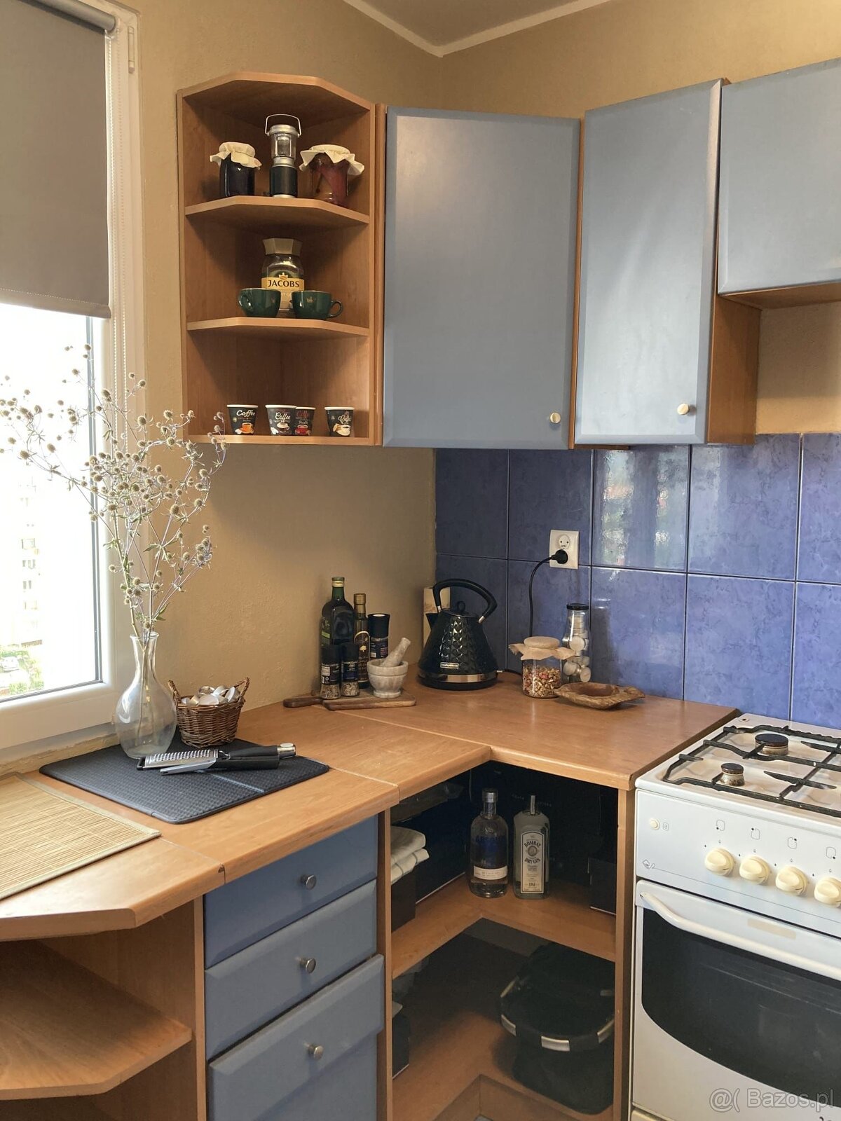 Kawalerka 40m2 oddzielna kuchnia i duży balkon.