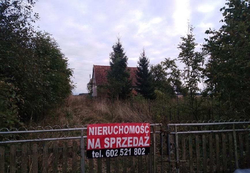 Dom z budynkami gospodarczymi