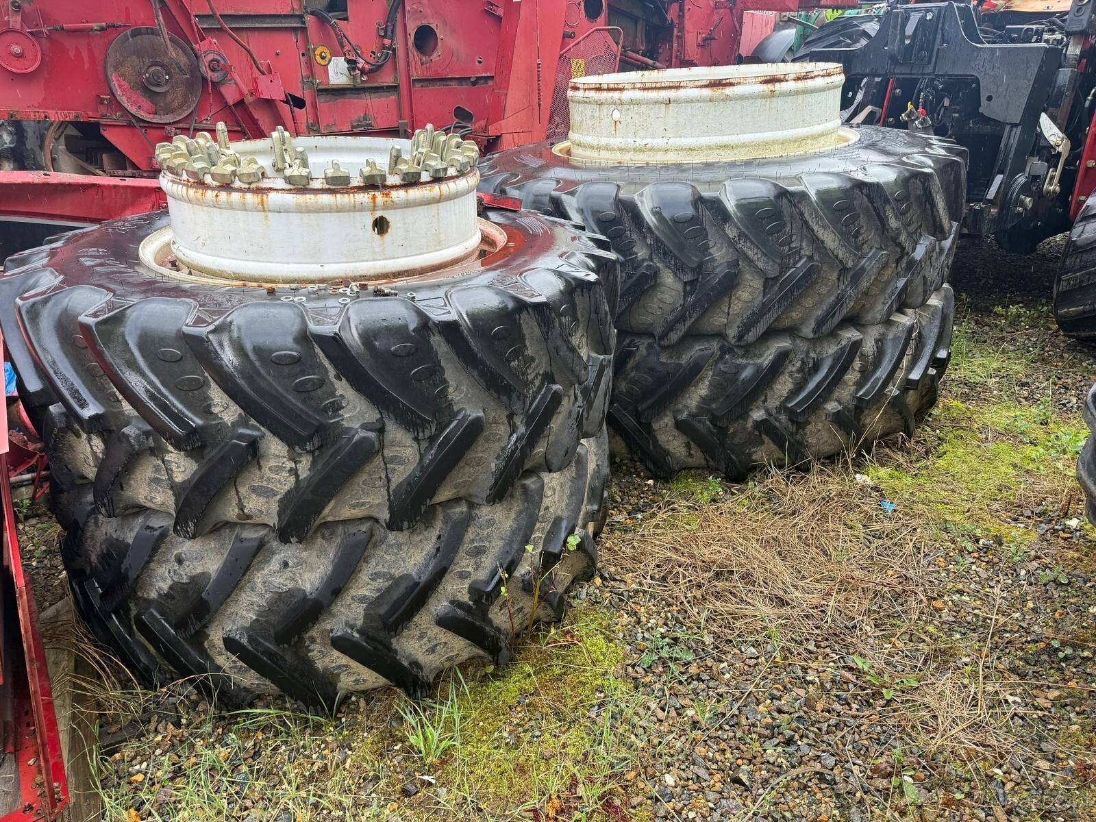 Koła Bliźniacze do Ciągnika New Holland T8 kompletne z klamr - 10